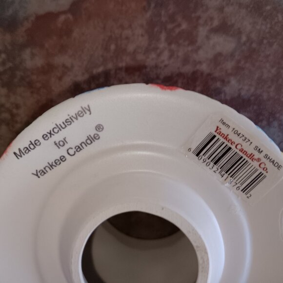 Yankee "Winter Mittens" candle shade - Picture 5 of 5